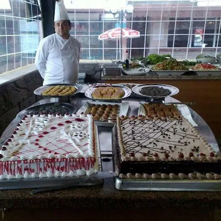 Hotel Club Chicago 3*