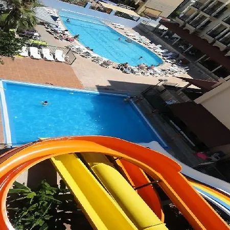 Hotel Club Chicago 3*