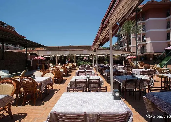 Hotel Club Chicago 3*