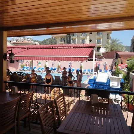 Club Chicago Otel 2*