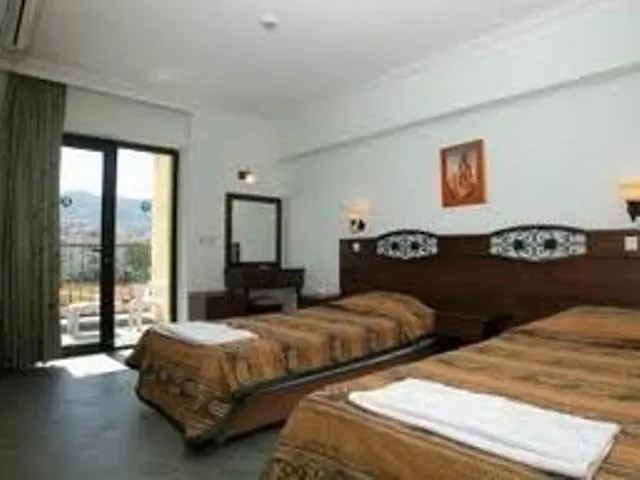 Hotel Club Chicago 3*