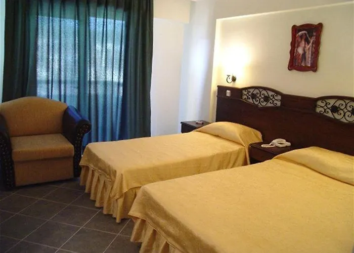 Hotel Club Chicago 3*