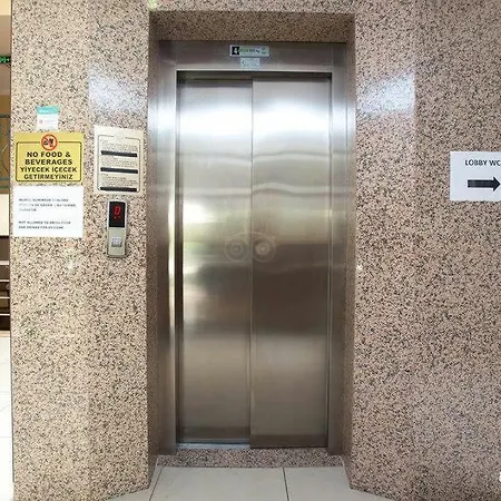 Hotel Club Chicago 2*
