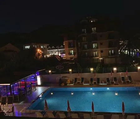 ホテル Club Chicago マルマリス