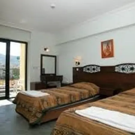 Hotel Club Chicago 2*