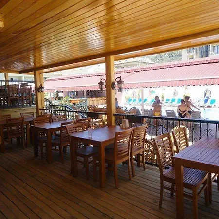 Hotel Club Chicago 2*