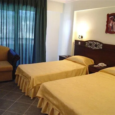 Hotel Club Chicago 2*
