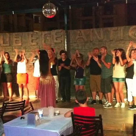 Hotel Club Chicago 3*