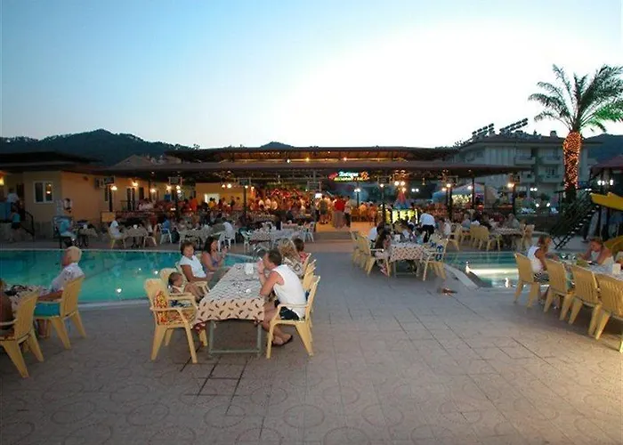 ホテル Club Chicago マルマリス